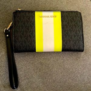 Michael Kors smartphone wallet/wristlet